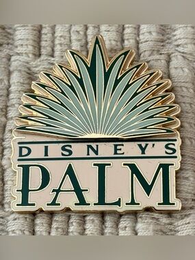DISNEY 2001 *Rare* Palm Golf Course Collection Logo Pin